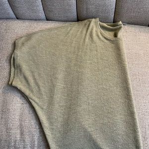 Chalet et Ceci mossy green top